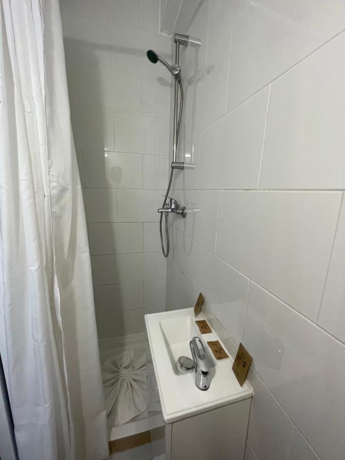 Hotel Central Сен-Дени Экстерьер фото